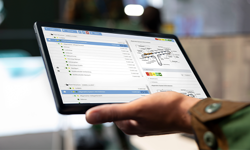 Hand mit Ipad in der Hand und Bildschirm mit Software ROC by NILOS